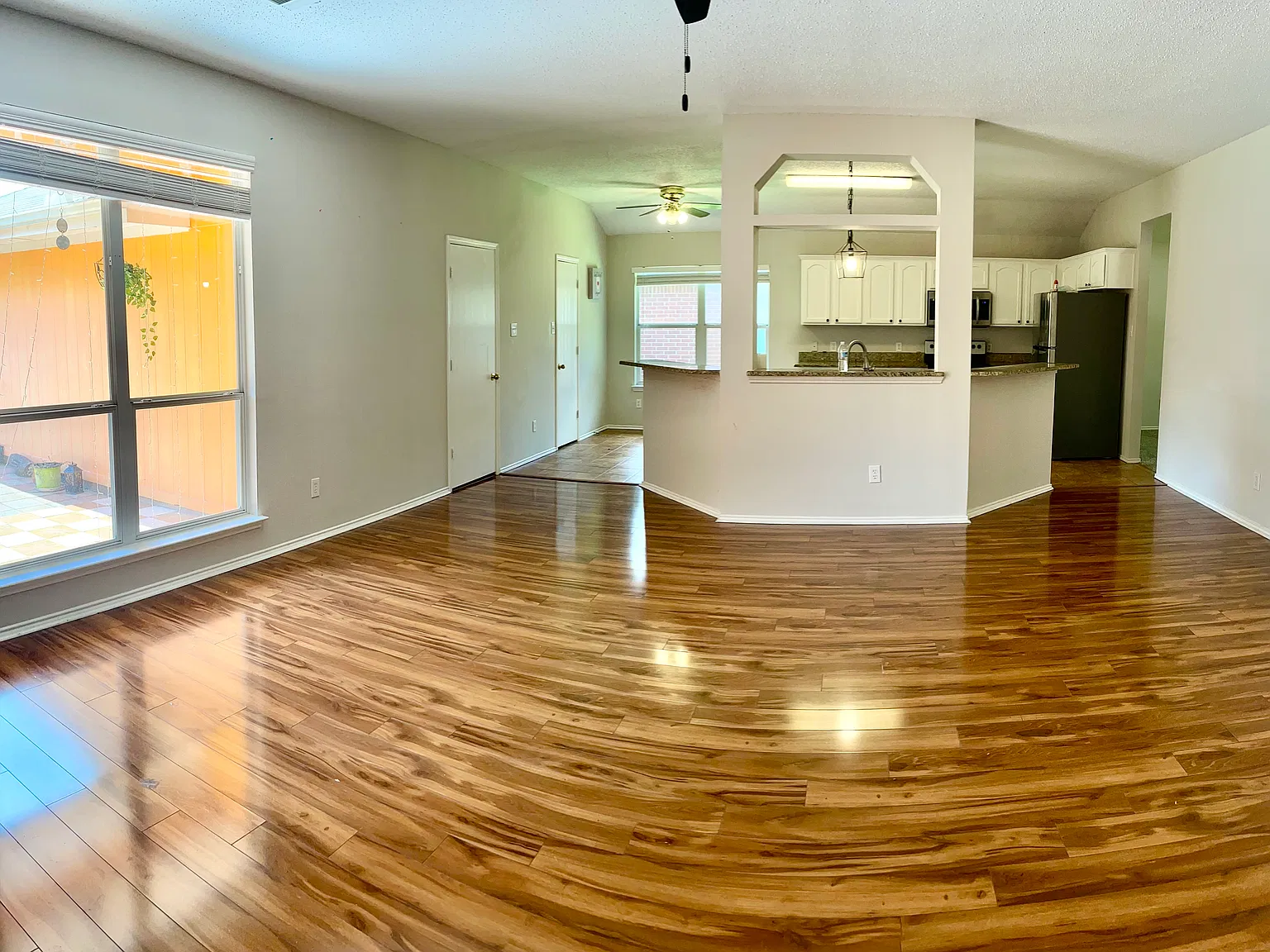 3 bed, 2001 sqft, $2,436 — Photo 4