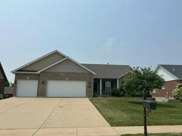 1203 Franke Dr, Columbia, IL 62236