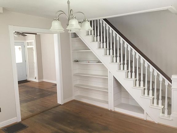 3rd image of 85 Sanford St