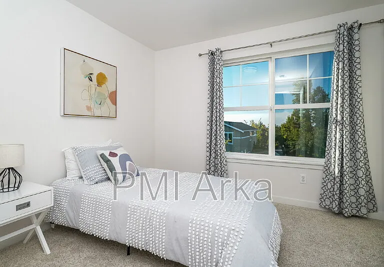 2460 NE Park Dr — Photo 11
