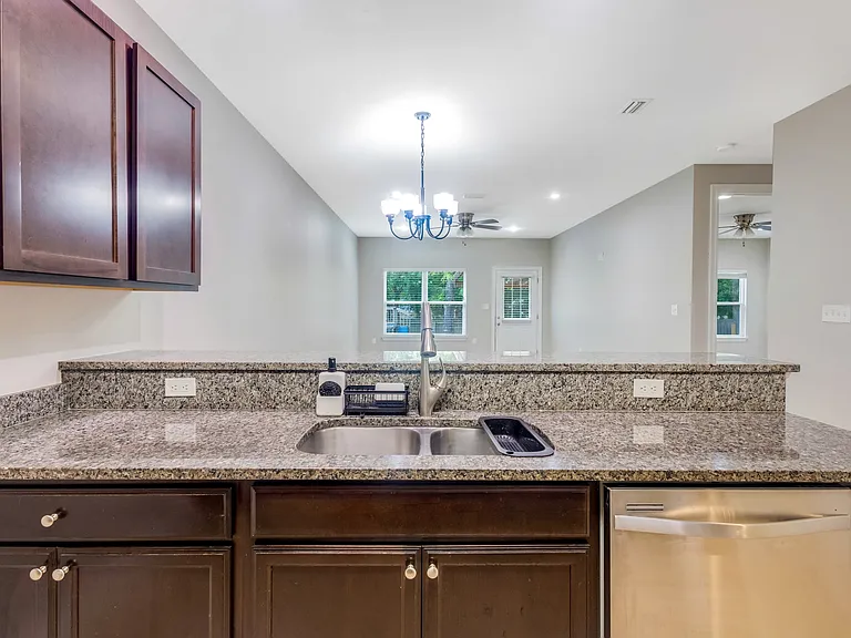 557 Valparaiso Pkwy — Photo 7