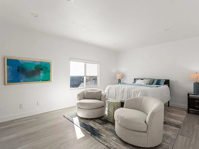 Darby Apartments — Photo 6