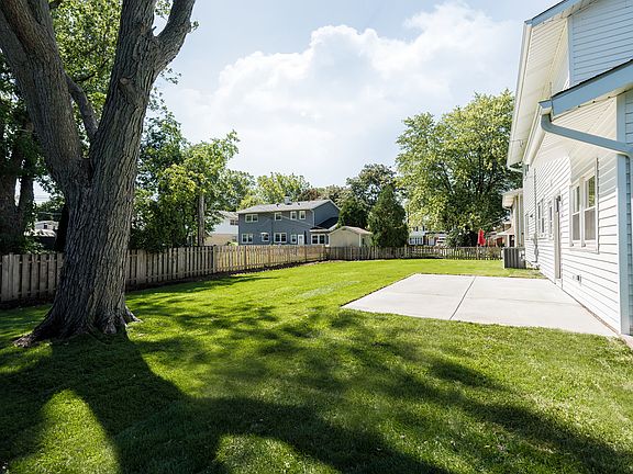 3rd image of 1003 E Greenwood Dr