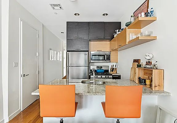 3rd image of 142 Clifton Pl APT 2A
