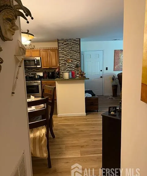 246 Crosspoint Dr — Photo 2