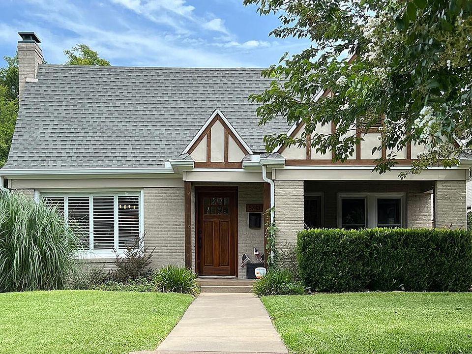 Quintessential Tudor Home walking distance from some of Dallas' best restaurants and bars