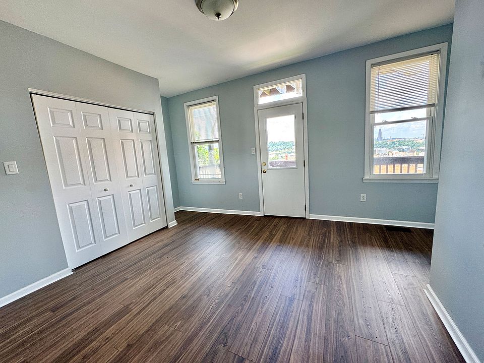 This flexible second-floor space _ perfect as a bedroom or home office _ features a private deck overlooking beautiful city views. Whether you're working, relaxing, or entertaining, the outdoor space adds a rare and inspiring element to your daily routine