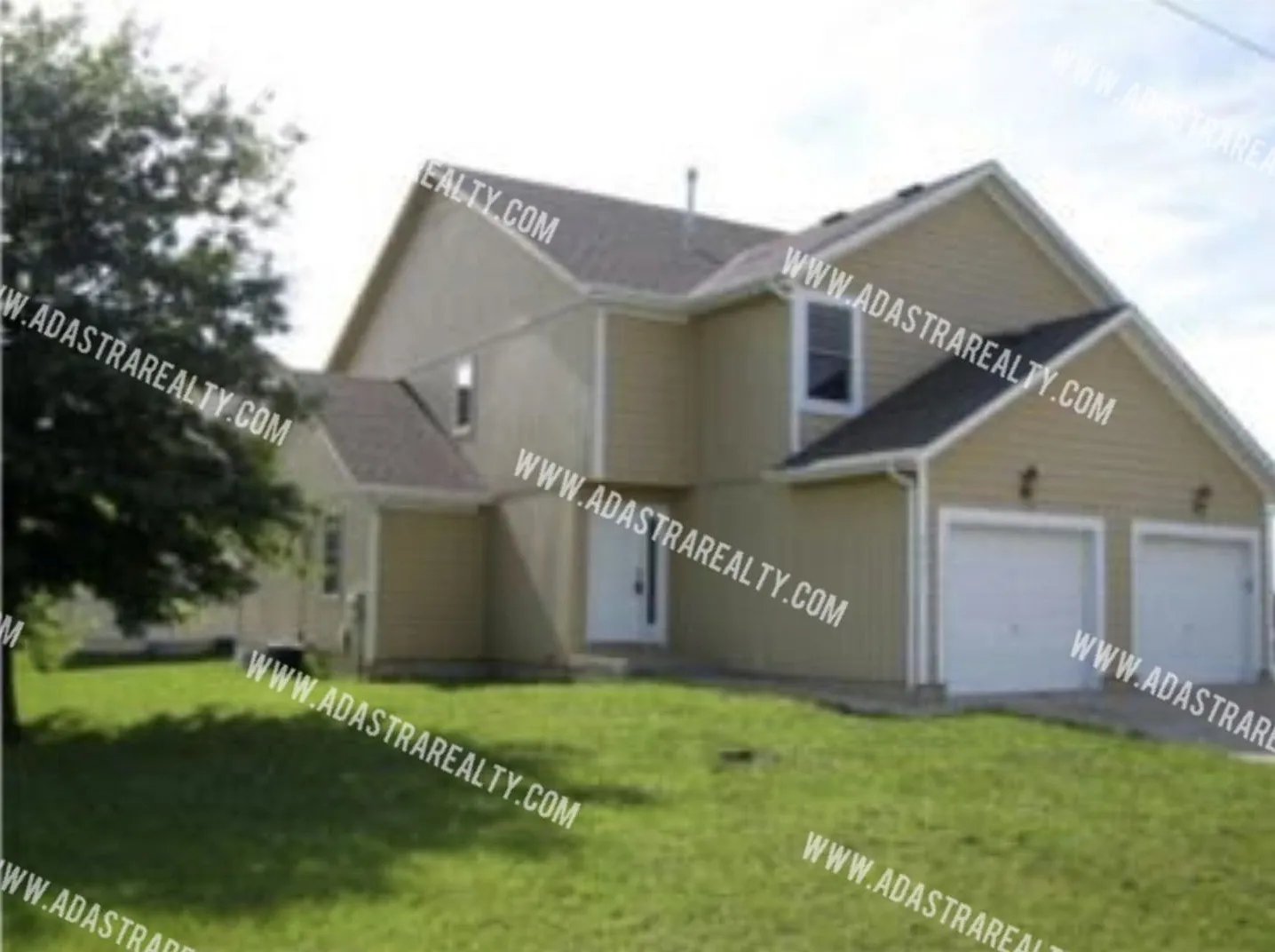 Beautiful and Spacious Louisburg Townhome-Available NOW!! — Photo 2