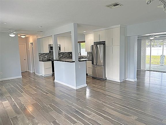 4th image of 113 Harbor Bluff Dr