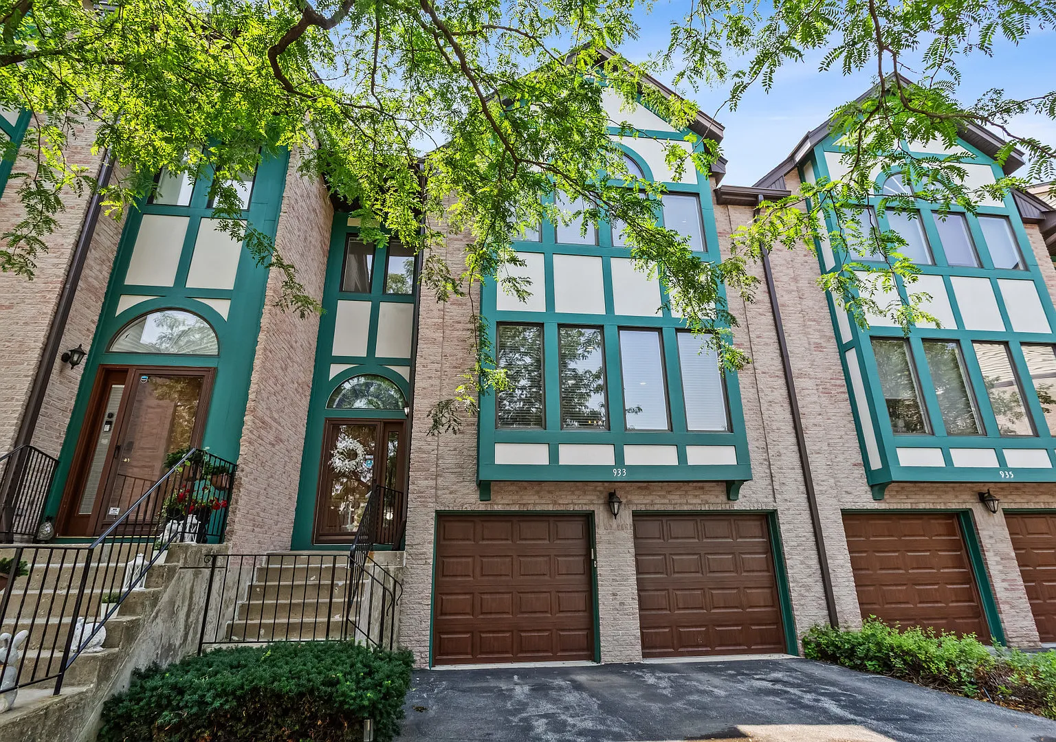 4 bed, 3.5 bath, 2750 sqft, $3,200 — Photo 1