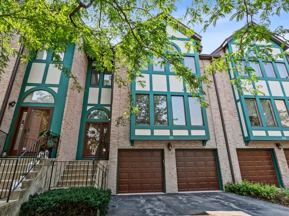 933 W Essex Pl, Arlington Heights, IL 60004