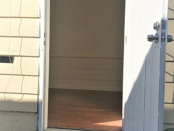 2nd image of 3515 1/2 Ellison St