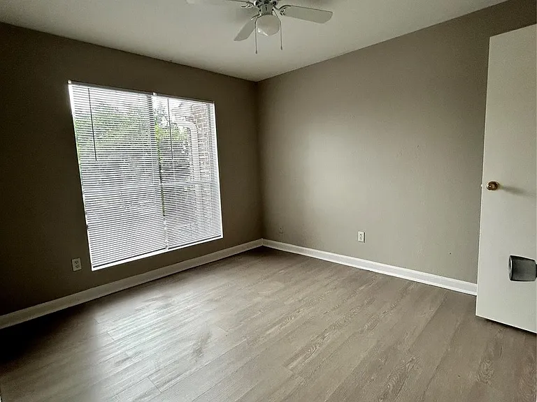 3900 Woodchase Dr #120 — Photo 10
