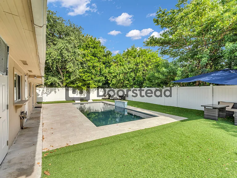 1837 NE 48th Ct — Photo 4