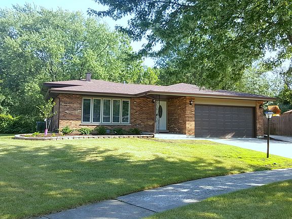 2nd image of 15713 Pine Ct