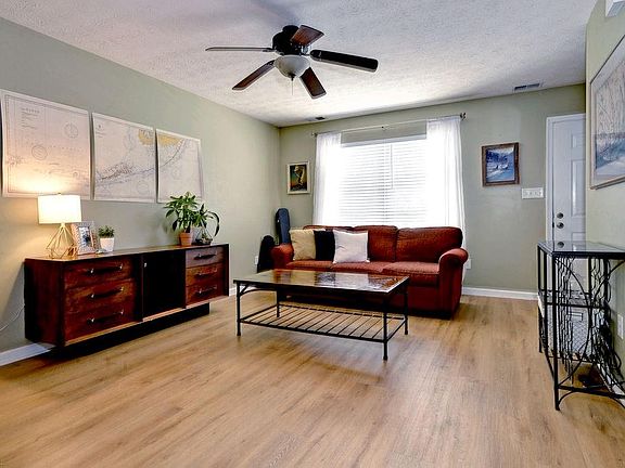 3rd image of 5323 Palmer Ln