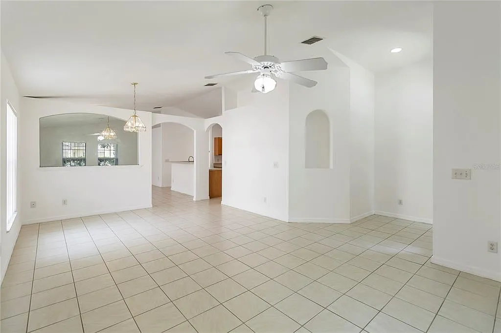 4 bed, 2.0 bath, 1875 sqft, $2,650 — Photo 3