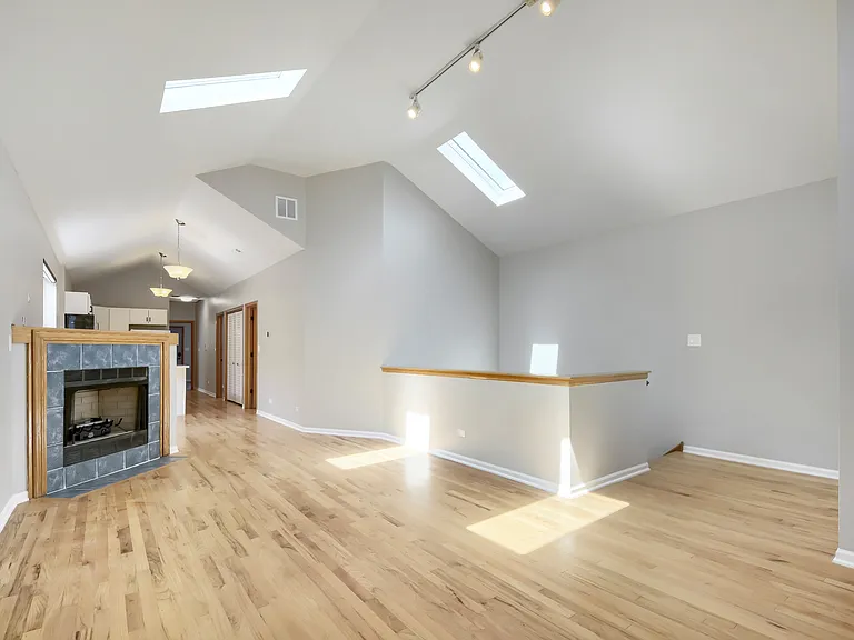 1422 N Maplewood Ave — Photo 6
