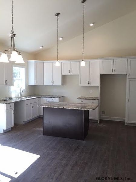 5th image of 242 BROOKWOOD Road