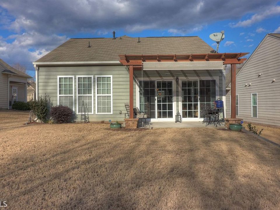 2nd image of 108 Begonia Ct