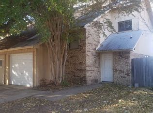 208 Victoria Dr, Grand Prairie, TX 75052