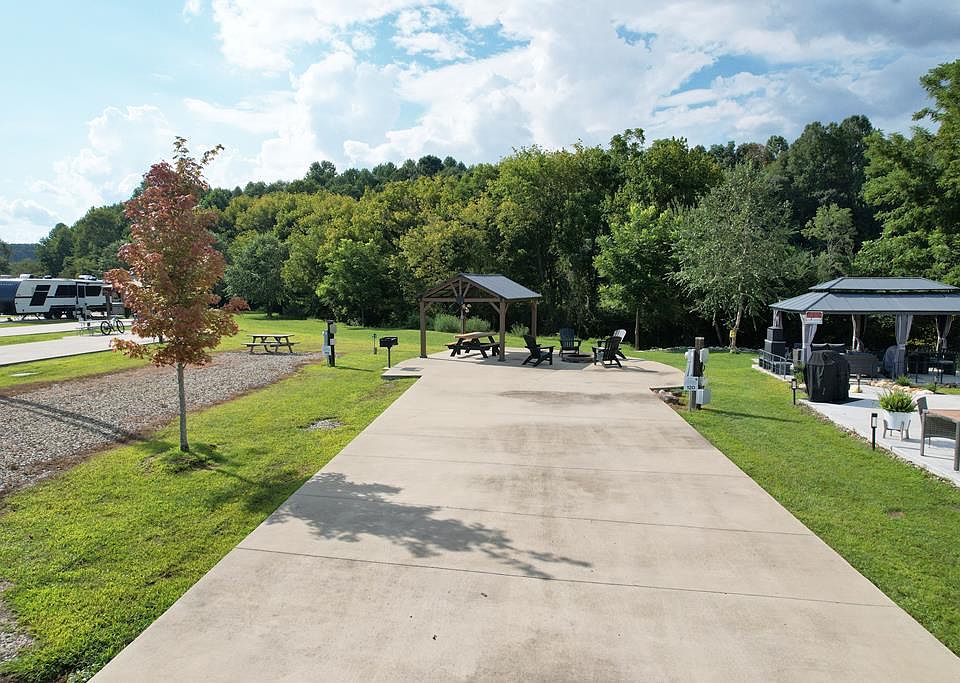 1st image of 120 Mountain Meadows Dr