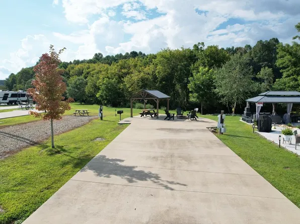 120 Mountain Meadows Dr, Morganton, GA 30560