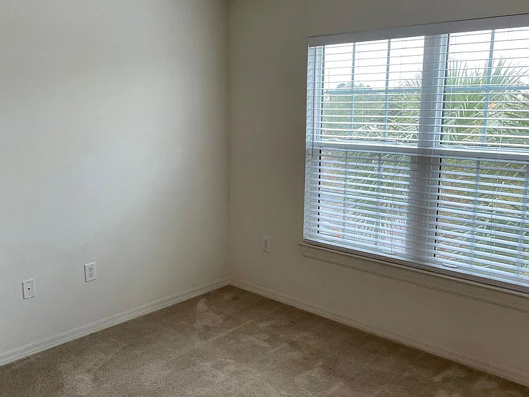 5455 Vineland Rd #3304 — Photo 21