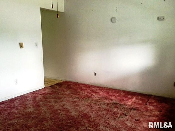 4th image of 50 E 5th St