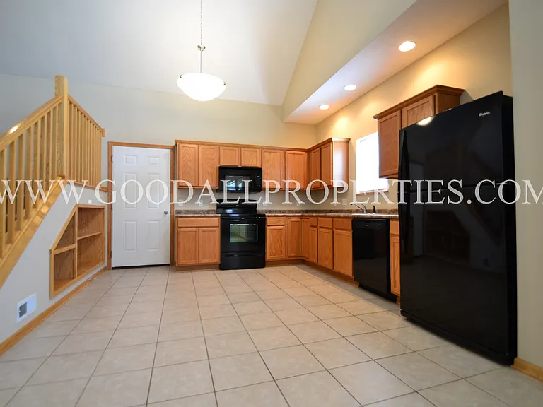 15207 Townsend Ave — Photo 3