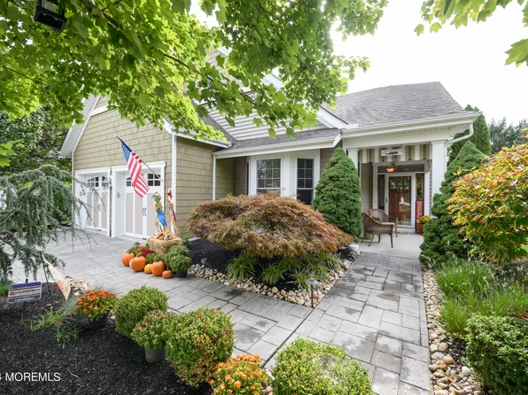 18 Iselin Lane, Oceanport, NJ 07757