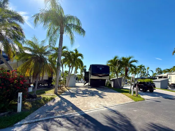 150 Smallwood Dr #213, Chokoloskee, FL 34138