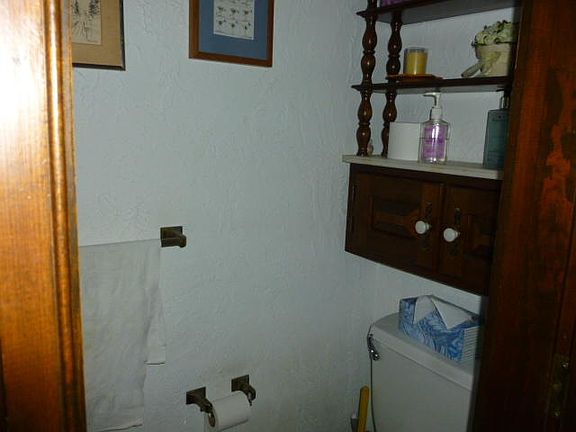 4th image of 204 W 1st Ave