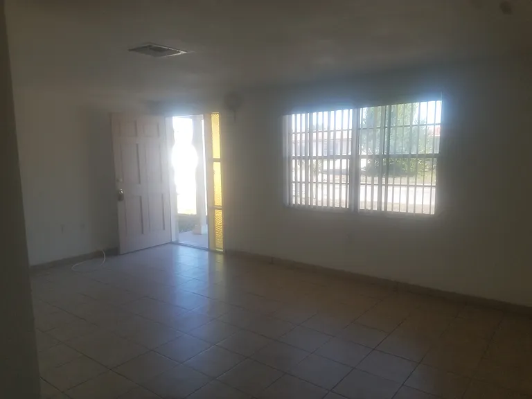 4548 Belfast Dr — Photo 3