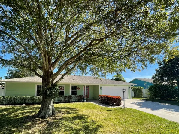 2061 NE Hoya Calle, Jensen Beach, FL 34957