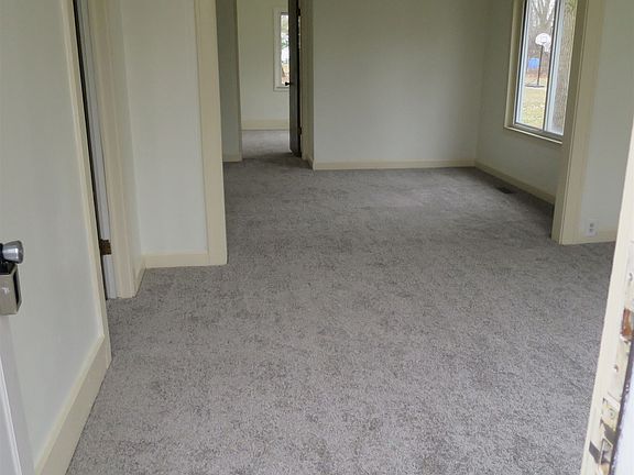 L. R. +D.R. + back bed carpet