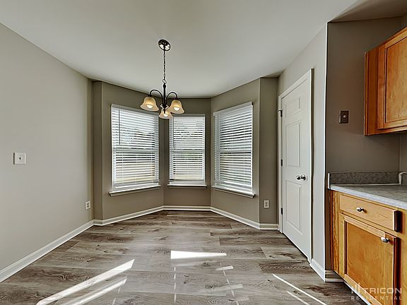 4th image of 7295 Laurel Creek Dr