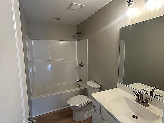 5th image of 804 Maddy St