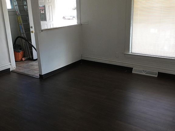 3rd image of 609 N Pennsylvania Ave
