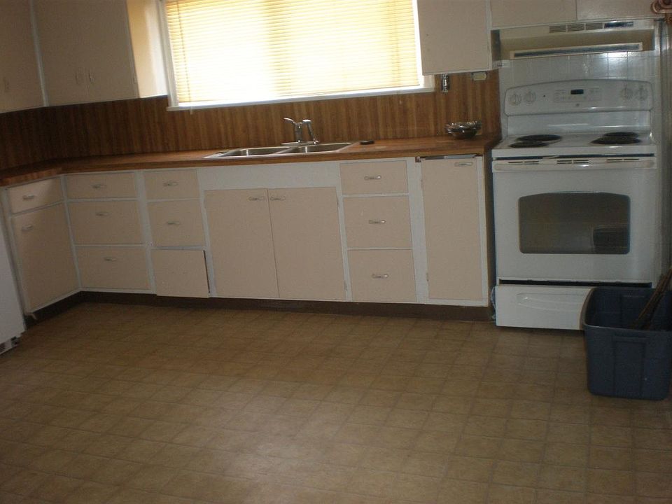 2nd image of 108 H St