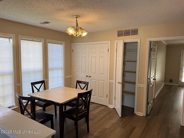 7090 Greenbriar Dr — Photo 10
