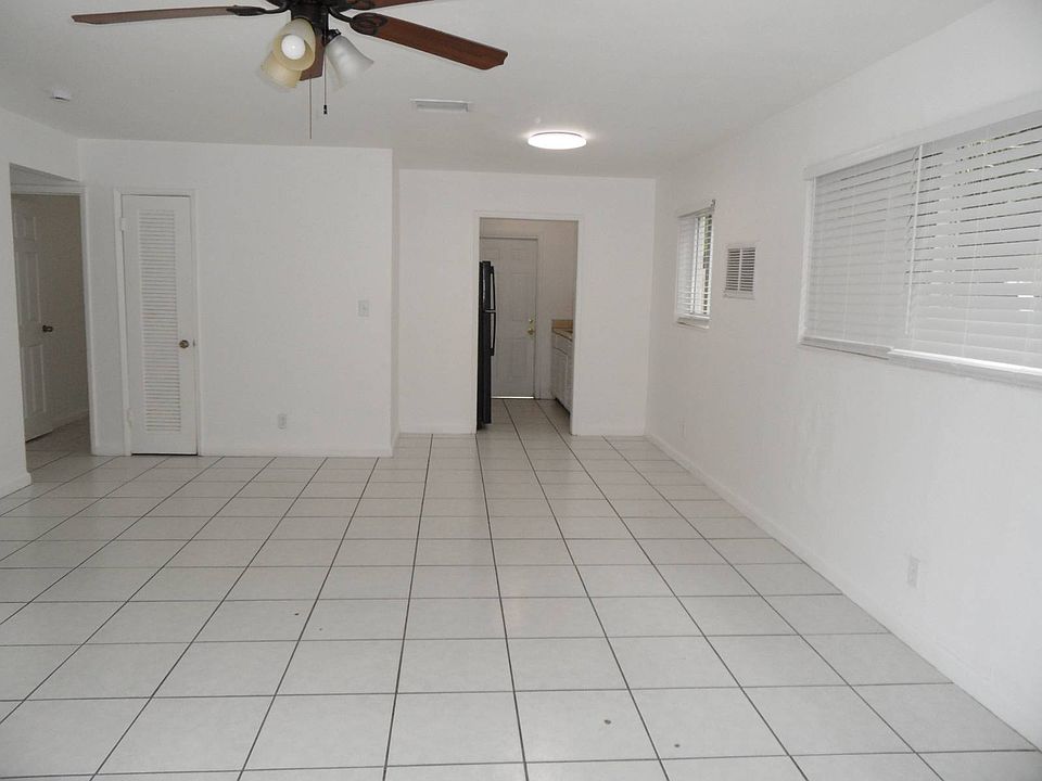 1st image of 3021 NE 7th Ave APT D