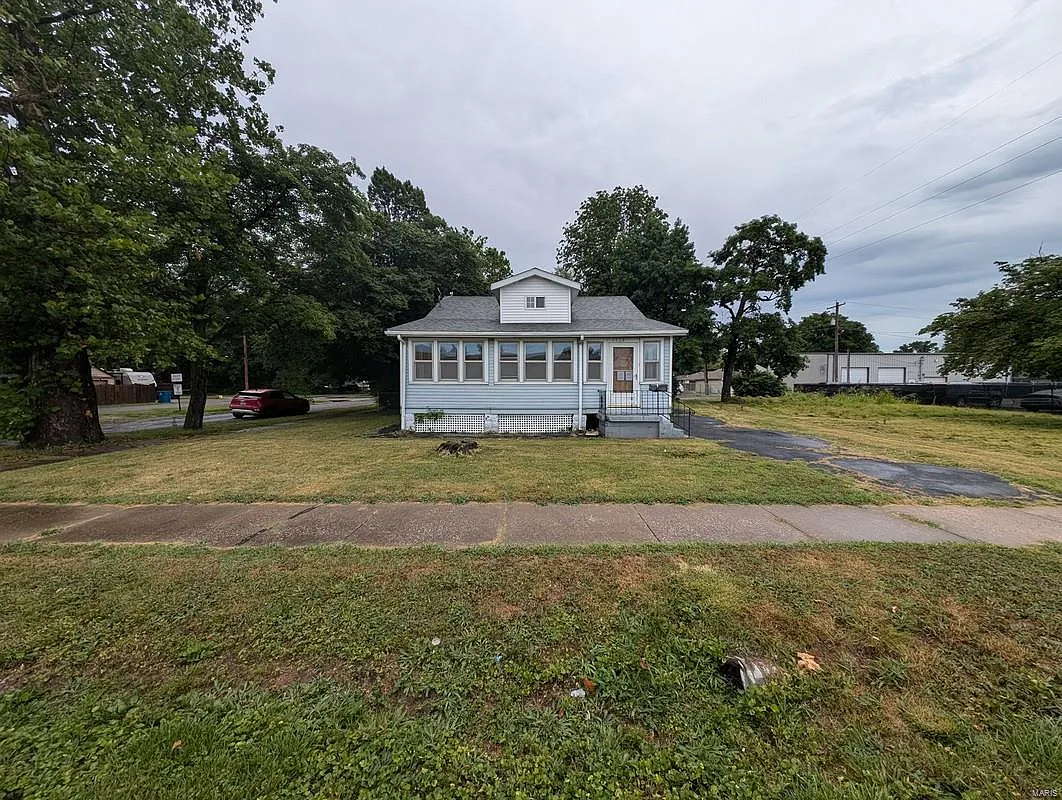 4324 Nameoki Rd photo 1