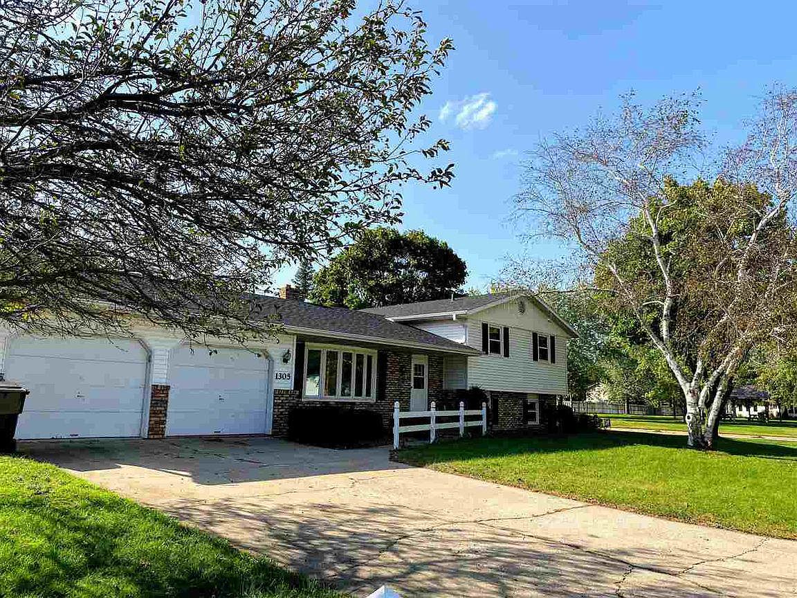 1305 S 13th St, Prairie Du Chien, WI 53821 Zillow