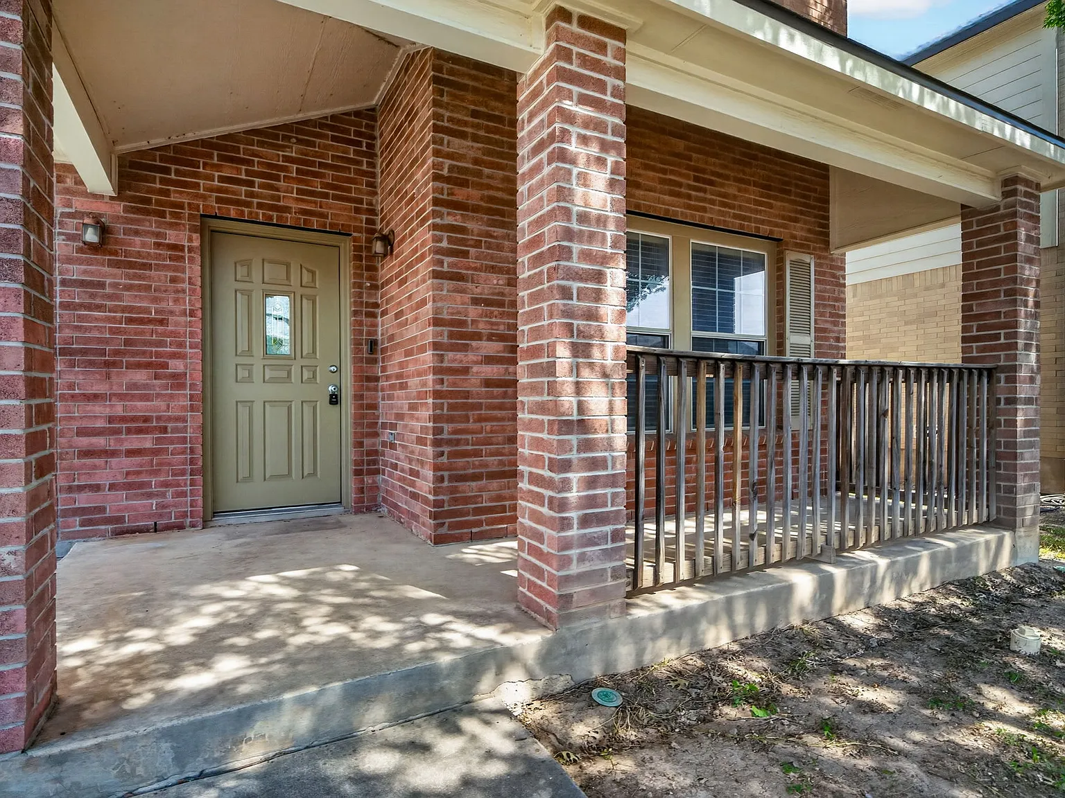 4 bed, 2420 sqft, $1,925 — Photo 4