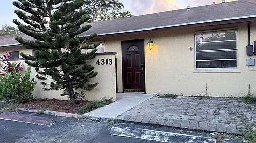 4313 NW 6th Ave Photo 1
