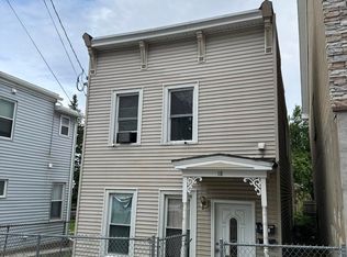 18 Newark St, Cohoes, NY 12047