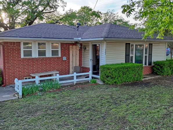 522 Montague St, Nocona, TX 76255