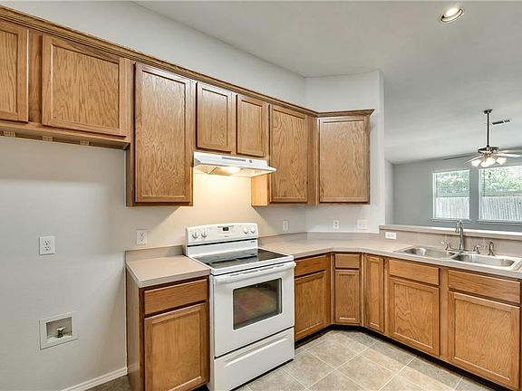3rd image of 732 Sparrow Dr