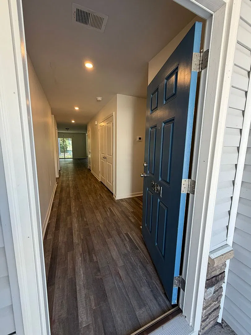4 bedroom, 2 bathroom single story home nestled in Mill Creek Cove! — Photo 2